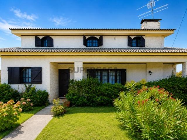 Moradia Térrea T3+2, com garagem, anexos, jardim e terreno com dois poços