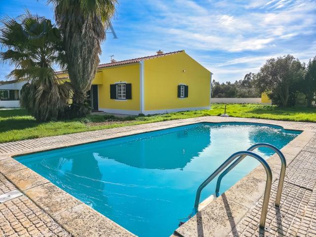 Moradia Térrea T3+2 com Piscina, Garagem e Anexo | Glória do Ribatejo