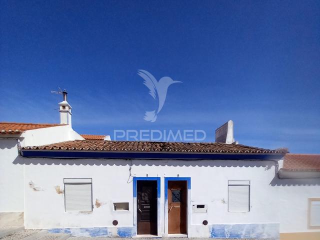 Moradia térrea T4 Com quintal