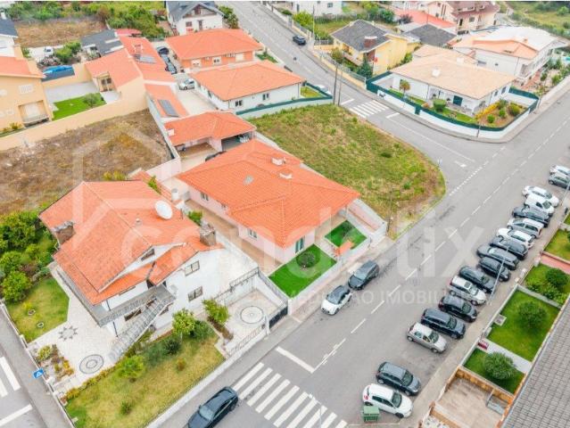 Moradia Térrea T4 de 4 Frentes em Santa Maria da Feira 266m² Feira