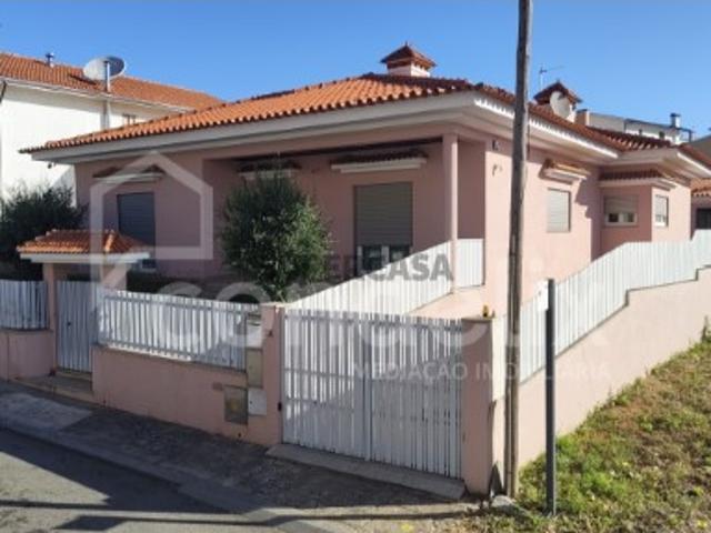 Moradia Térrea T4 de 4 Frentes em Santa Maria da Feira