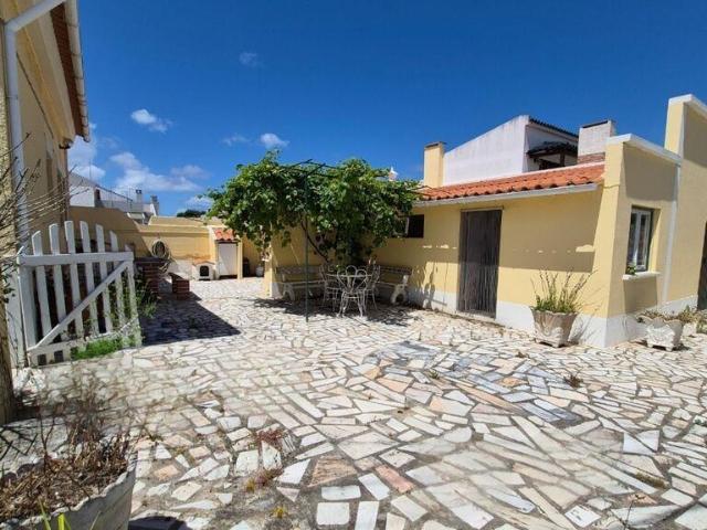 Moradia térrea T4 em Atouguia da Baleia de 175 m²