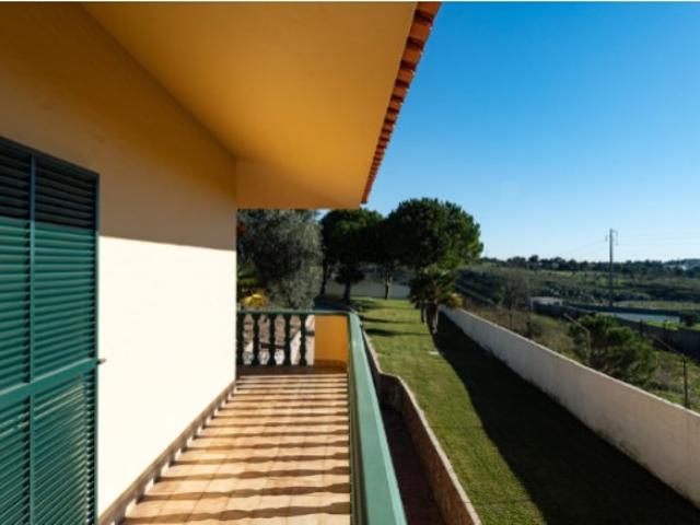 Moradia térrea T4 em Murches Arquitetura Tradicional e Potencial Único