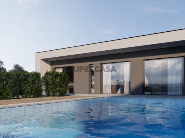 Moradia Térrea T4 Isolada com Piscina