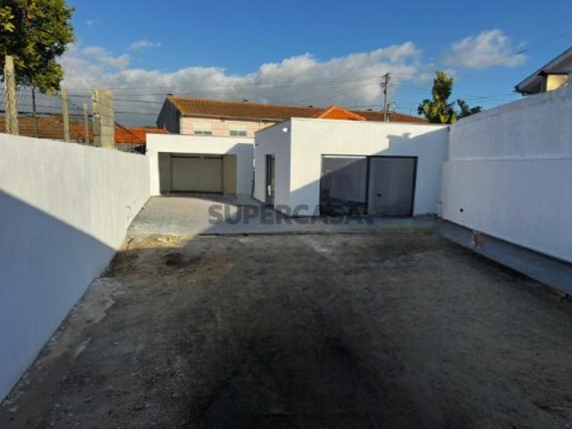 Moradia térrea totalmente remodelada em Aradas