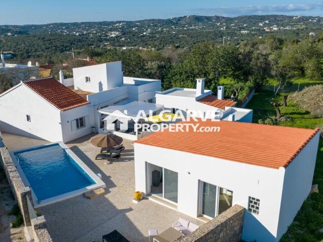 Moradia térrea V3+1 no conforto do campo de Stª Bárbara de N. 232m² Santa Bárbara De Nexe