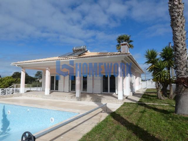 Moradia térrea V3+2 com Piscina Sesimbra