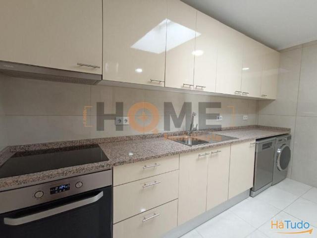 Moradia Térrea c/jardim totalmente remodelada | São Roque da Lameira | 25063809766