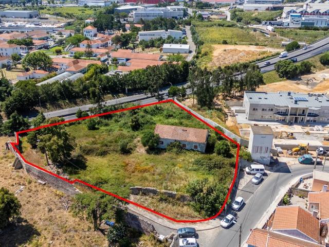 Moradia Térrea com 2703 m² de Terreno | Albarraque
