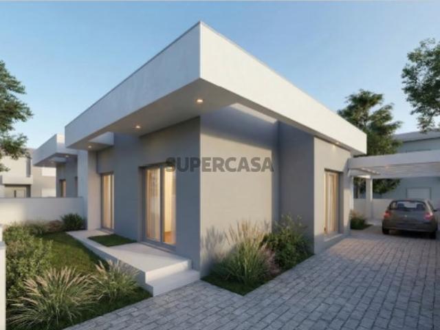 Moradia térrea com arquitectura contemporânea com Piscina no Pinha General