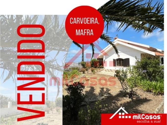 Moradia térrea, com garagem e jardim, perto do mar junto a praia de São Julião