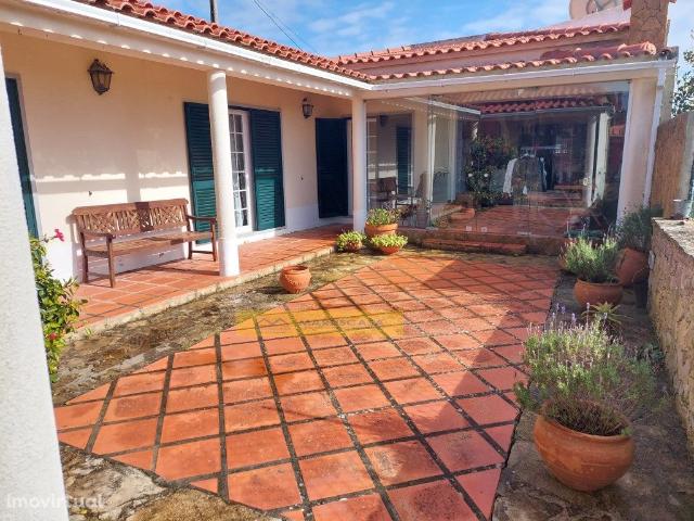 Moradia Trrea com garagem Magoito