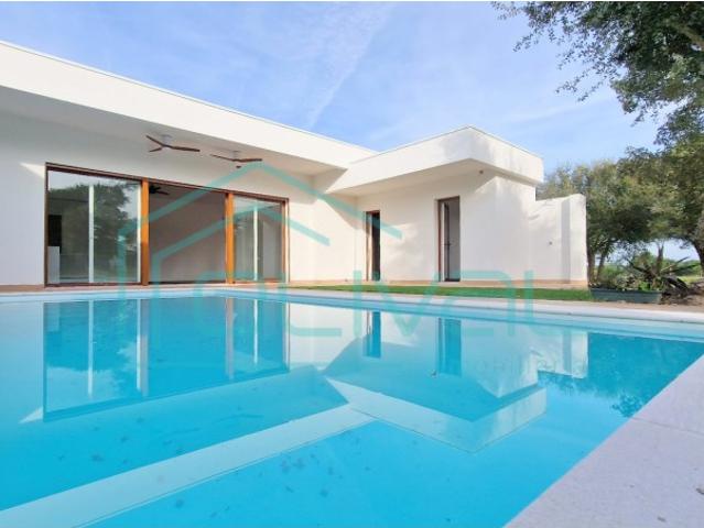 Moradia térrea com piscina Vila Nova Santo Estevão