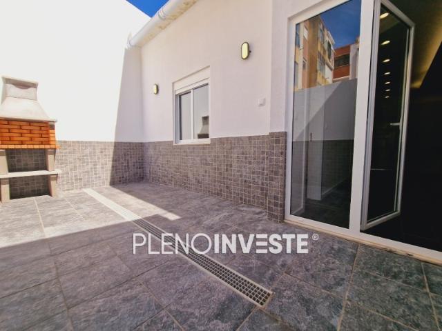 Moradia Térrea com terraço totalmente remodelada na Baixa da Banheira