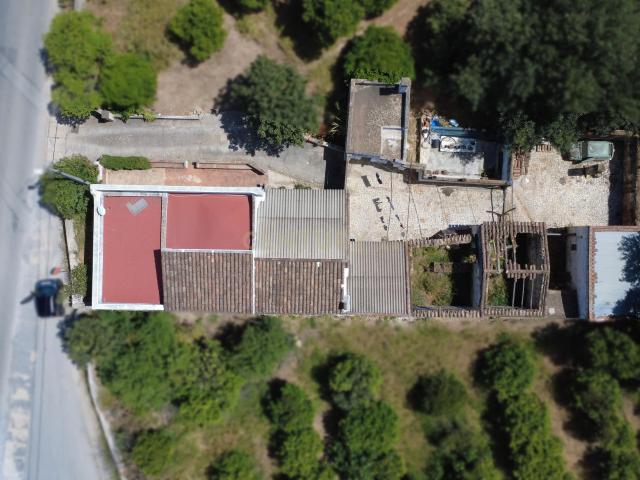 Moradia térrea com terreno de 2.280 m² em Moncarapacho com excelente potencial de renovação