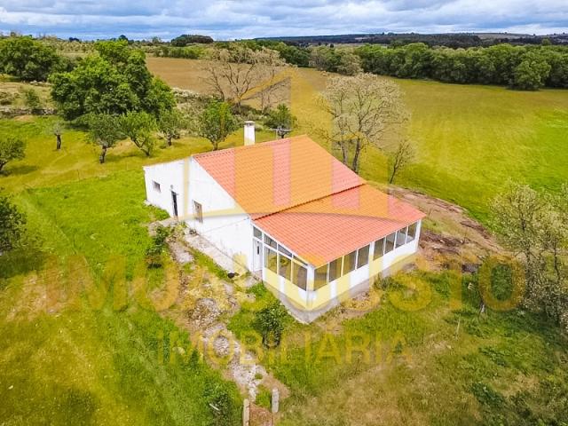 Moradia Térrea com Terreno em Freixeda do Torrão