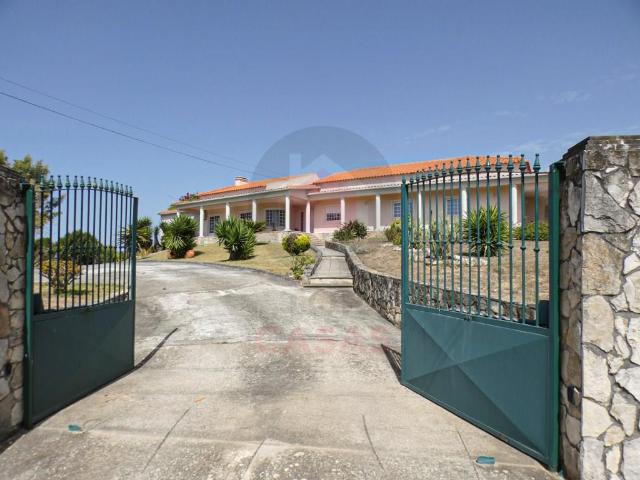 Moradia térrea com terreno na periferia das Caldas da Rainha 0m² Caldas da Rainha Nossa Senhora do Pópulo Coto e São Greg
