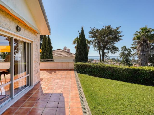Moradia Térrea com Vista Mar no Coração do Estoril 176m² Cascais e Estoril
