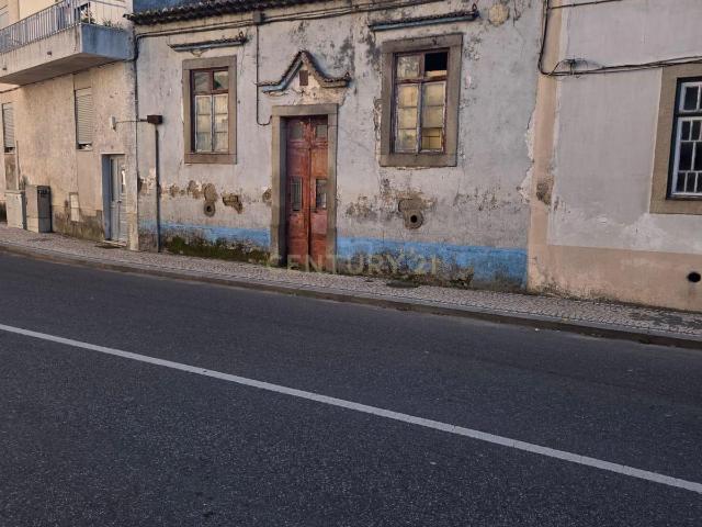 Moradia térrea com Vista para a Cidade em Localização Privilegiada