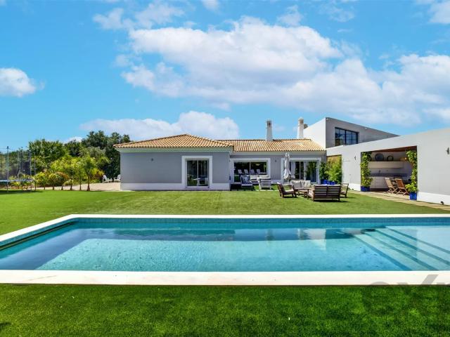Moradia Térrea de Luxo | 250 m² | 4 Quartos + Escritório |. 250m² Vale do lobo