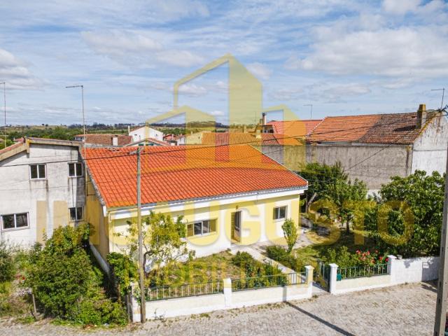 Moradia térrea em Vila Franca das Naves