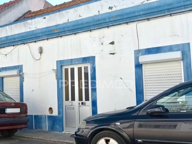 Moradia Térrea em Sarrilhos Pequenos – Aluguer Vitalício