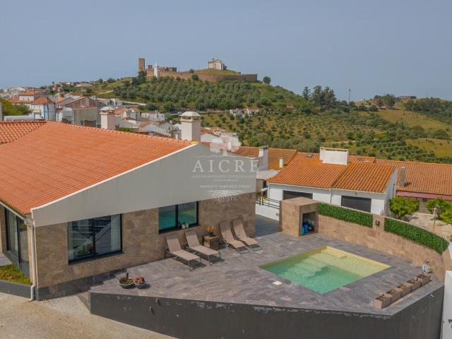 Moradia térrea independente totalmente remodelada, com vista deslumbrante sobre o Alentejo