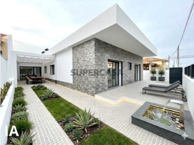 Moradia Térrea Isolada T4 Fernão Ferro, Seixal 640.000€