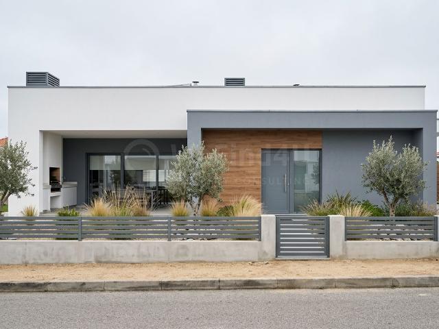 Moradia Térrea Isolada T3+1 com Piscina | Fernão Ferro