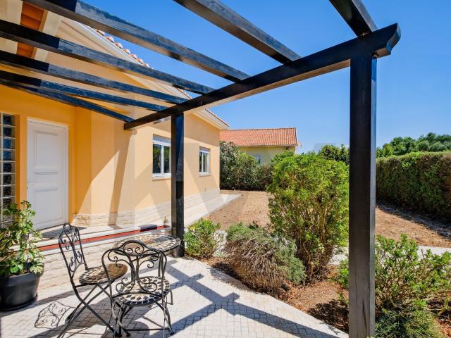 Moradia Térrea Isolada T3 com Garagem e Jardim em Mafra