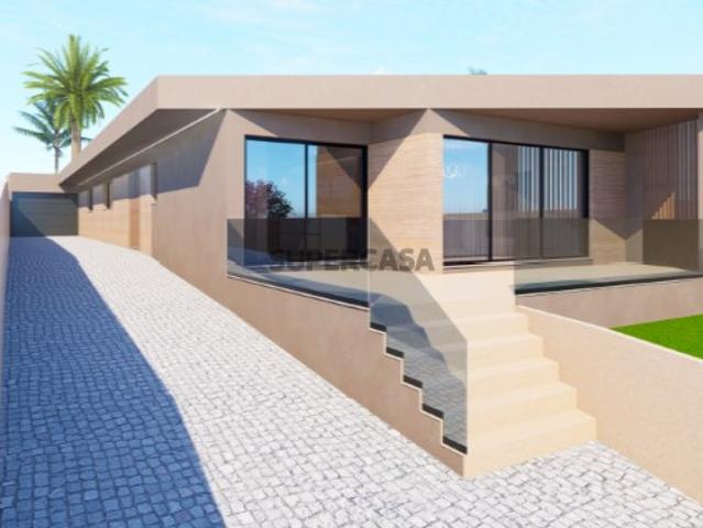 Moradia térrea junto à praia com vista mar