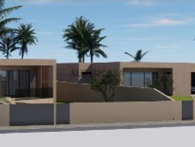 Moradia térrea junto à praia com vista mar