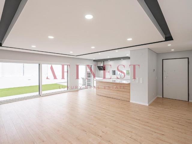 Moradia Térrea Moderna com Jardim, Garagem e Carregamento El. 101m² Fernão Ferro