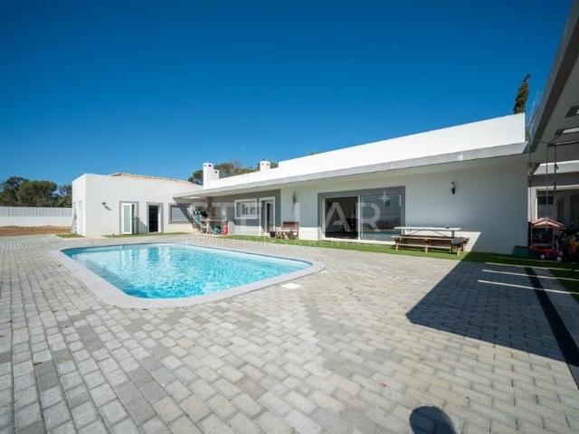 Moradia térrea moderna, 4 Suites, Piscina Privada, para venda Penina Golf, Portimão