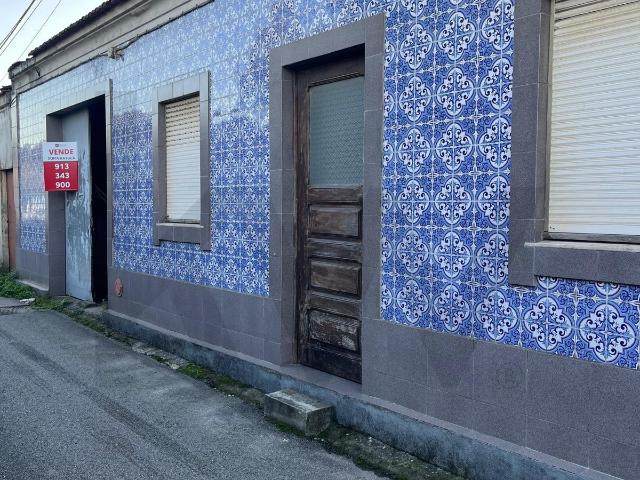 Moradia Térrea para Reconstrução – Excelente Localização, perto do Centro da Cidade