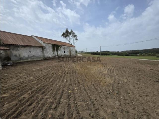 Moradia Térrea para recuperar com Terreno de 1.840m² Moita dos Ferreiros, Lourinhã
