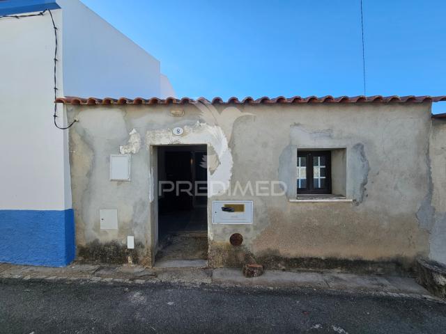 Moradia Térrea para Remodelar na Aldeia das Piçarras, Castro Verde