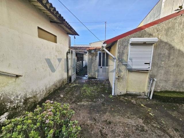 Moradia Térrea para restauro em Custóias Matosinhos