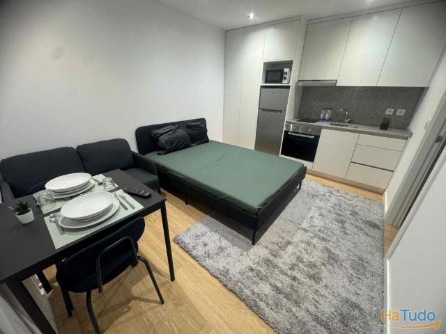 Moradia Térrea Renovada C/Cozinha Equipada e Mobilada. Canelas | 26034063131