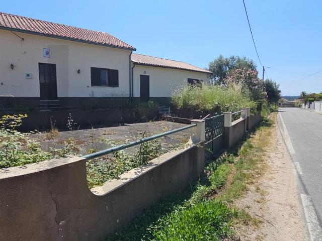 Moradia tipo T2+1 com terreno
