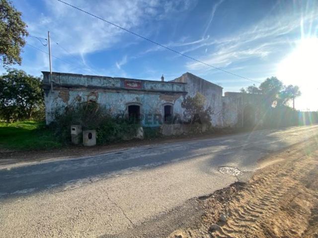 Moradia Típica Algarvia e Terreno em Alcaria Branca, Estoi
