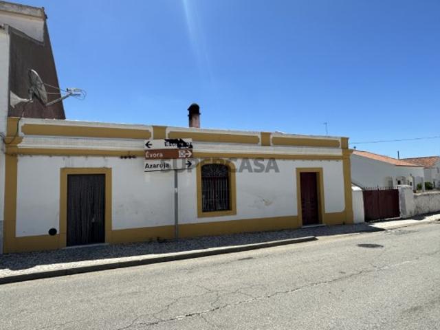 Moradia Típica com Quintal em Évoramonte