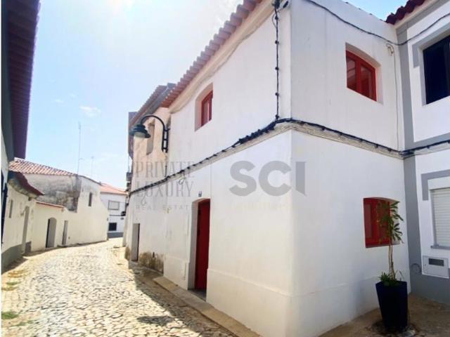 Moradia Típica, completamente Recuperada na zona central da. 78m² Serpa Salvador e Santa Maria