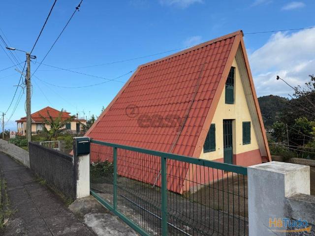 Moradia Típica Madeirense com Enorme Potencial, em Santana | 26054087200