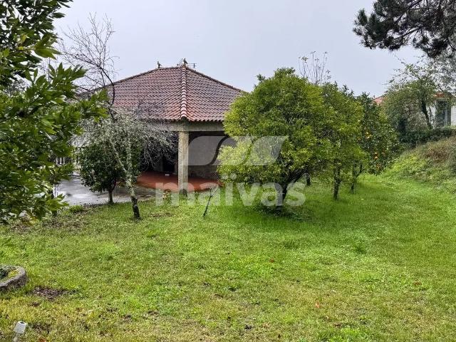 Moradia Típica Minhota em Pedra com Piscina e Terreno Amplo – Sabadim, Arcos de Valdevez