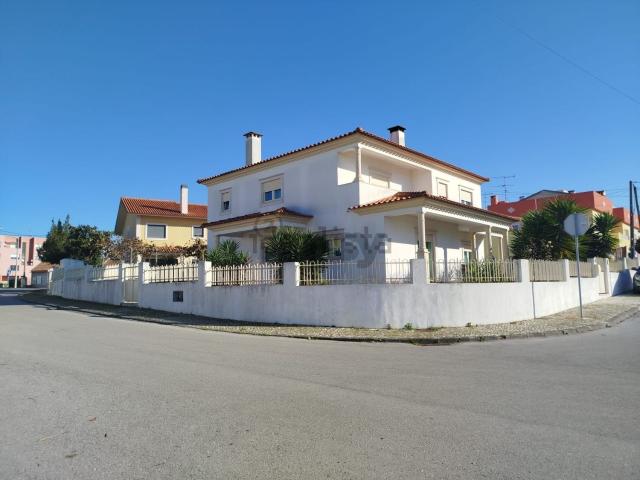 Moradia, Tomar e Santa Maria dos Olivais