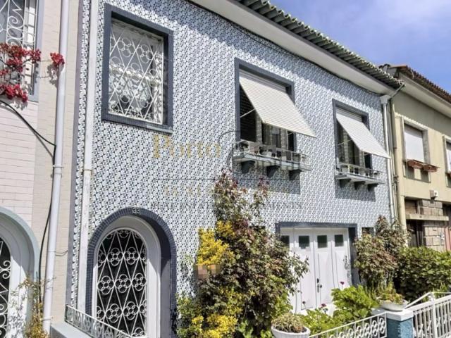 Moradia Totalmente Remodelada | 11 Quartos | Elevada Rentabilidade | Carvalhido Porto