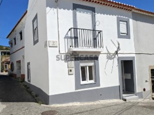 Moradia totalmente remodelada em Cadafais