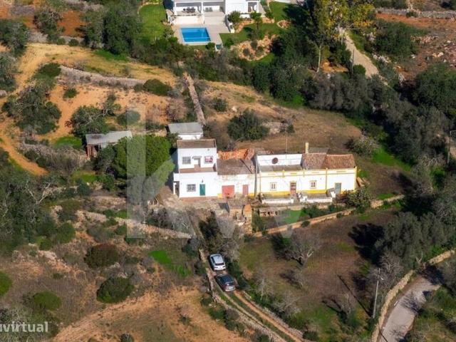 Moradia tpica no sitio do Zambujal em Boliqueime com vista mar