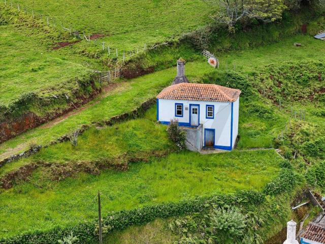 Moradia Tradicional Mariense T1 para Recuperar – Santa Bárbara, Vila do Porto